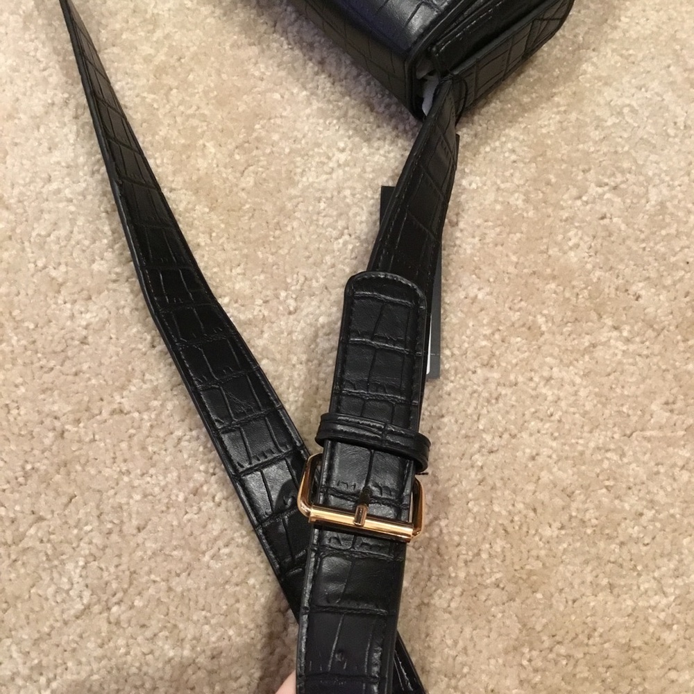 London Fog Faux Leather Shoulder Purse - Picture 12 of 13